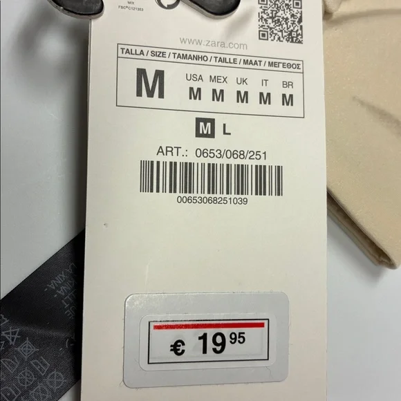 NWT. Zara Cream Satin Effect Fingerless Gloves with Self Lined Buttons. - Picture 12 of 13